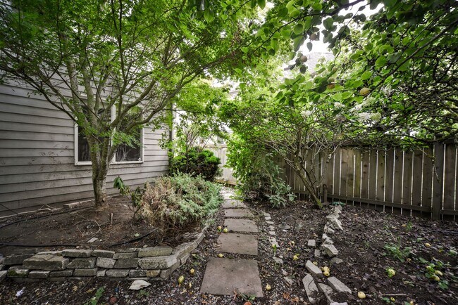 Building Photo - Nice 5 Bed / 2.5 bath house for rent in Kenmore.