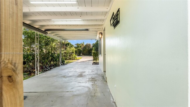 Building Photo - 1701 SW 12th Ave