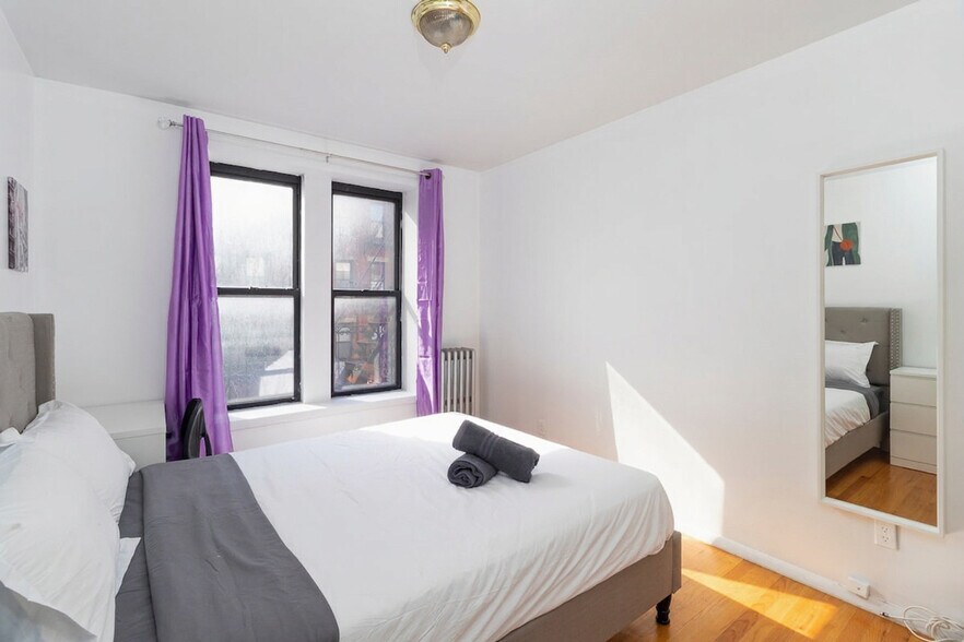 Building Photo - 340 E 94th St