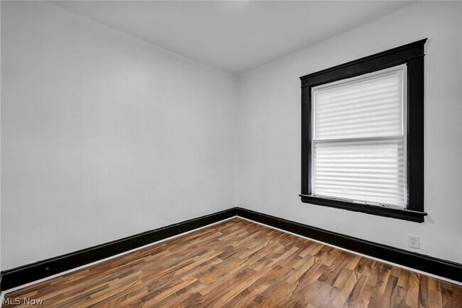 Building Photo - 12001 Oakview Ave