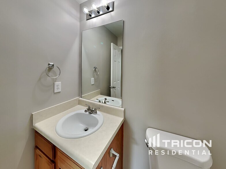 Building Photo - 3131 Berthas Overlook
