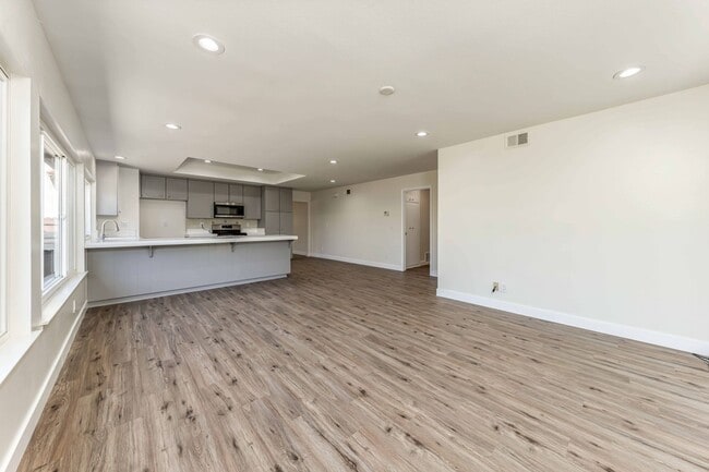 Building Photo - Spacious Single-Family Home with Yard!