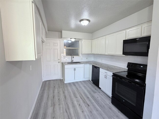 Building Photo - 214 S Texas St