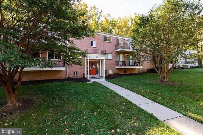 Primary Photo - 10619 Weymouth St #202, Bethesda, MD 20814