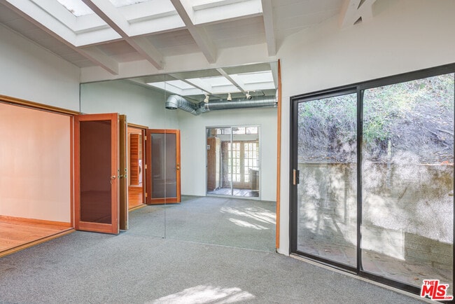 Building Photo - 15511 Woodcrest Dr