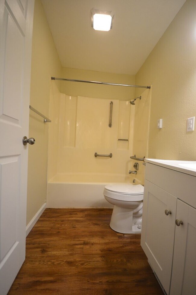 Building Photo - Dogwood Apartments