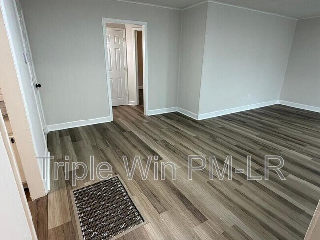 Building Photo - 8010 Westwood Ave