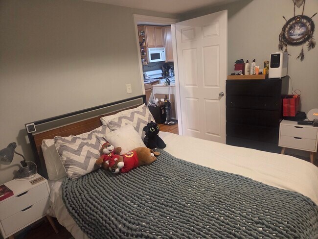 Building Photo - 2047 West Evergreen-GDN