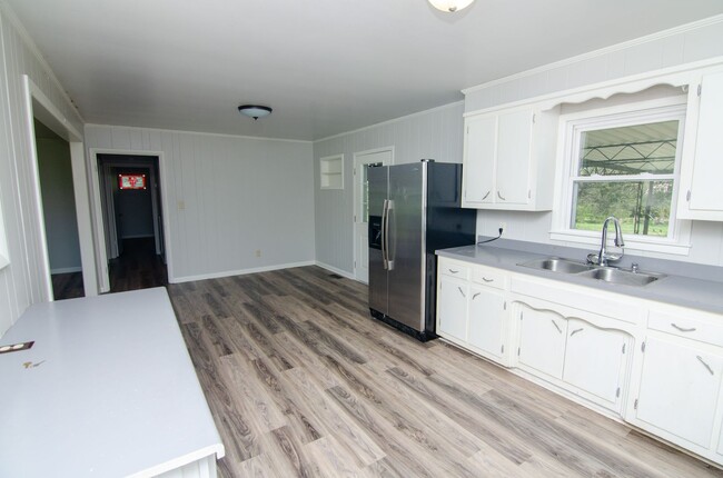 Building Photo - 320 Bear Creek Pike