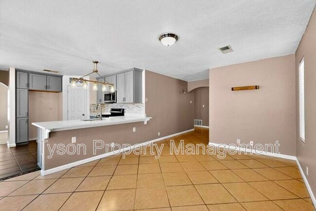 Building Photo - 5801 Day Dreamer Rd NW