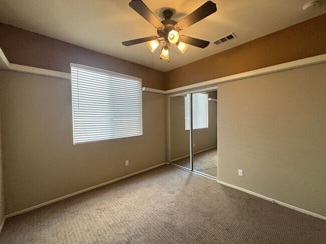 Building Photo - Upgraded West Lancaster Home
