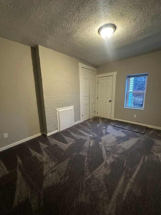 Building Photo - 117-119 Copperfield Ave