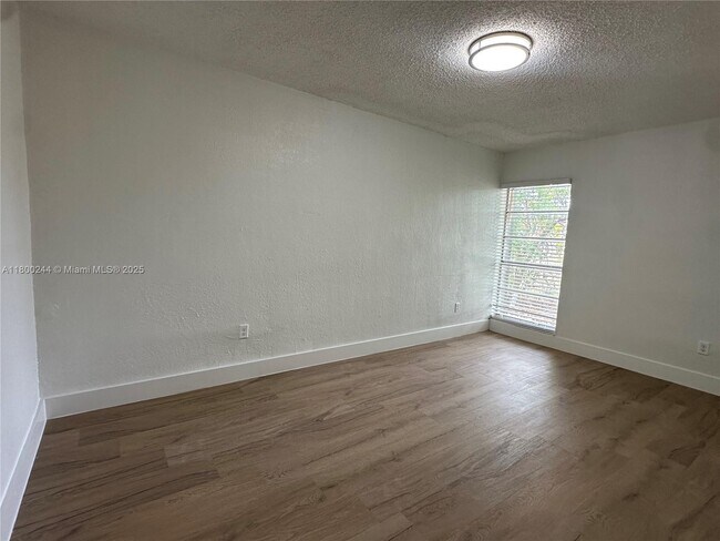 Building Photo - 6032 SW 25th St