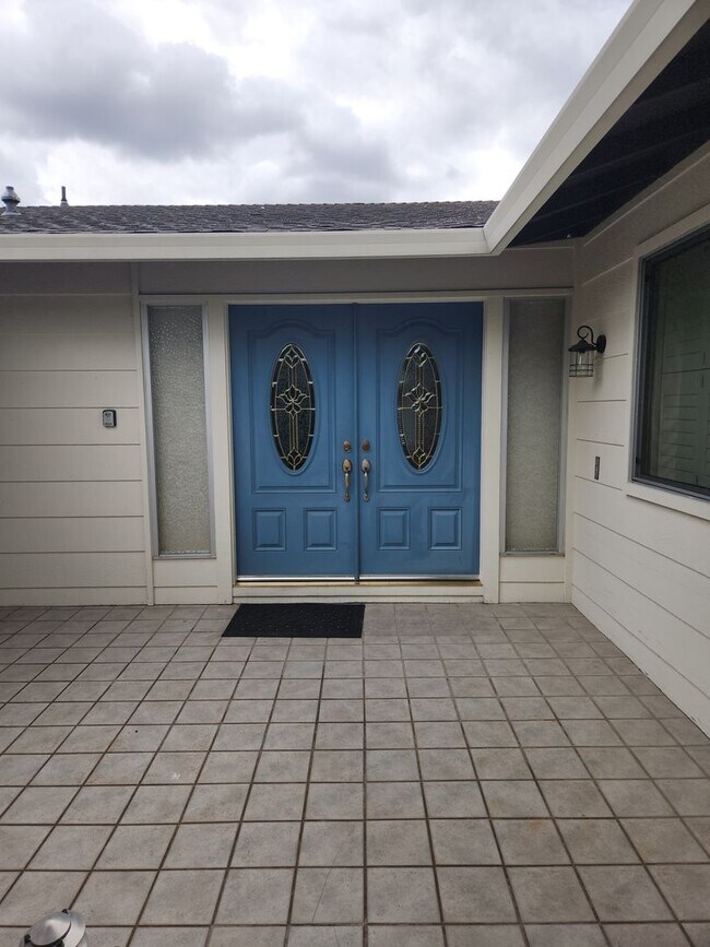 Building Photo - Lovely Home in Oakmont