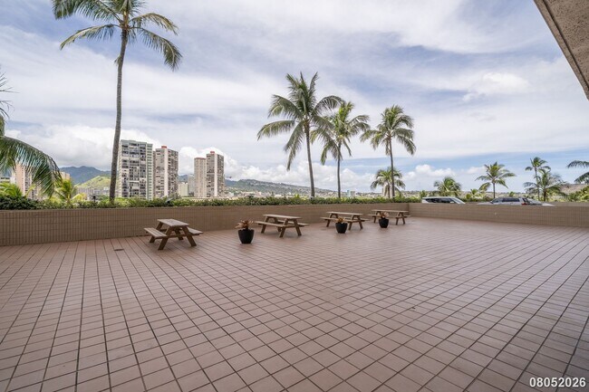Building Photo - 2121 Ala Wai Blvd