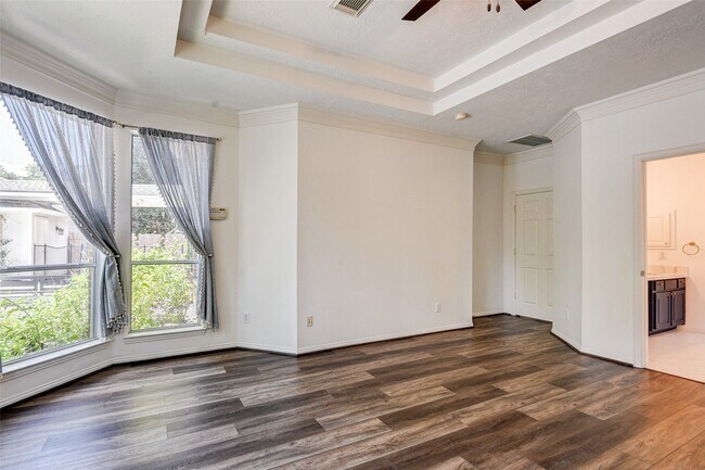 Building Photo - 203 Hazelcrest Dr