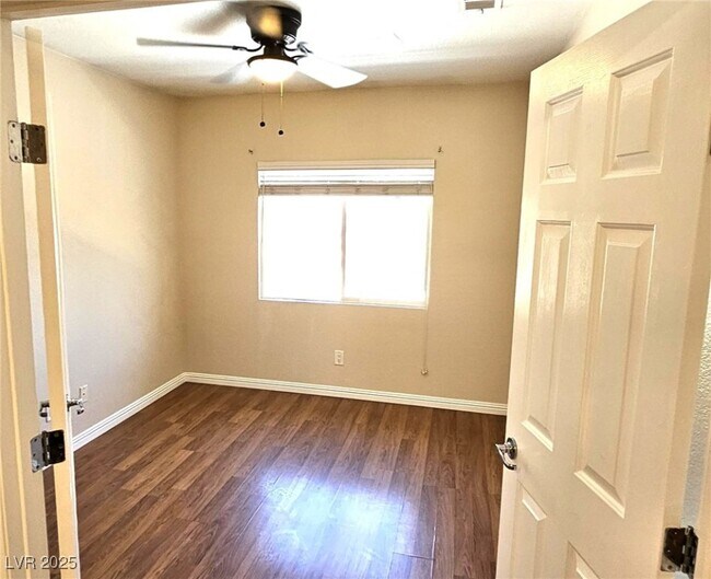 Building Photo - 8500 Glade Minnow Ave