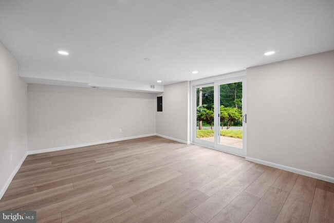 Building Photo - 857 Green Valley Dr