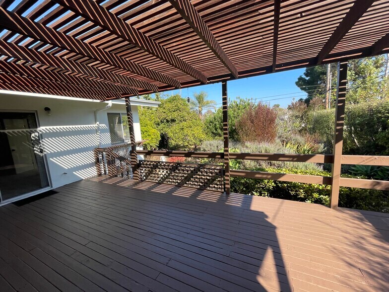 Building Photo - 855 Cornish Dr