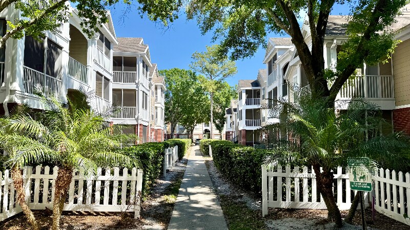 Building Photo - 8300 Elm Park Dr