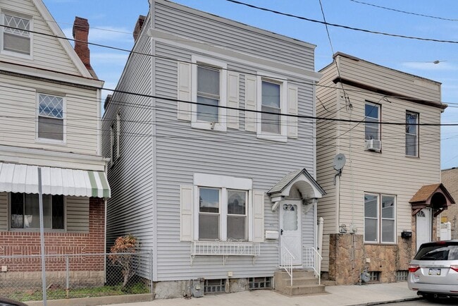 Building Photo - 3 BR 2 bath Bloomfield/Upper Lawrenceville...
