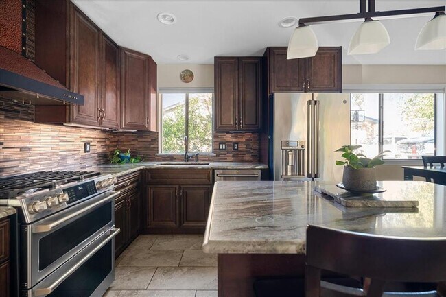 Building Photo - 737 Summerwood Dr