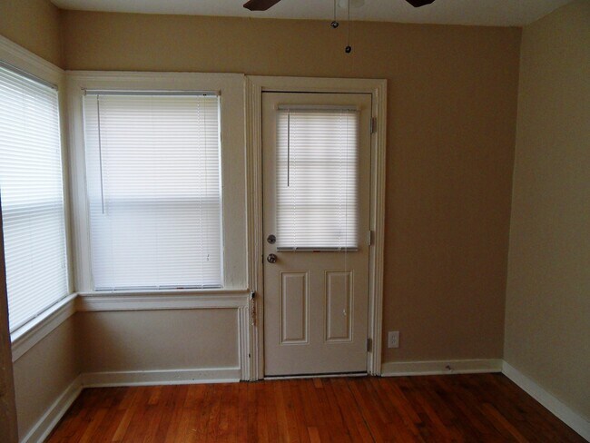 Building Photo - 583 Colonial Cir SE