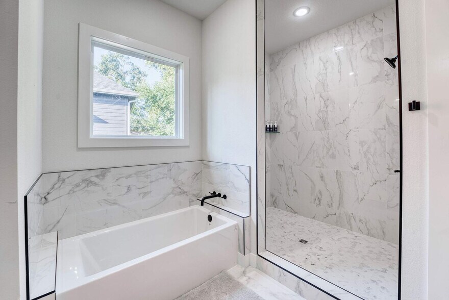 Building Photo - 1421 Lee St