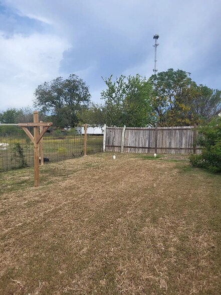 Building Photo - Room in Duplex on Co Rd 150