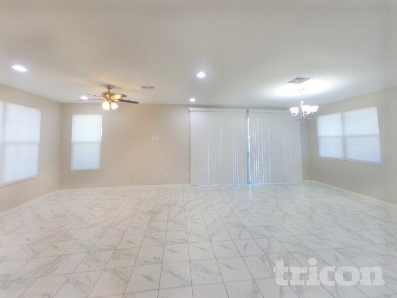 Building Photo - 3360 W Hayduk Rd