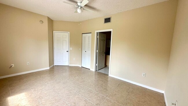 Building Photo - 310 Crestwood Cir