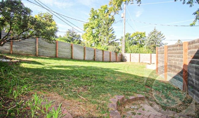 Building Photo - Move In Special  $600.00 off the Deposit!!...