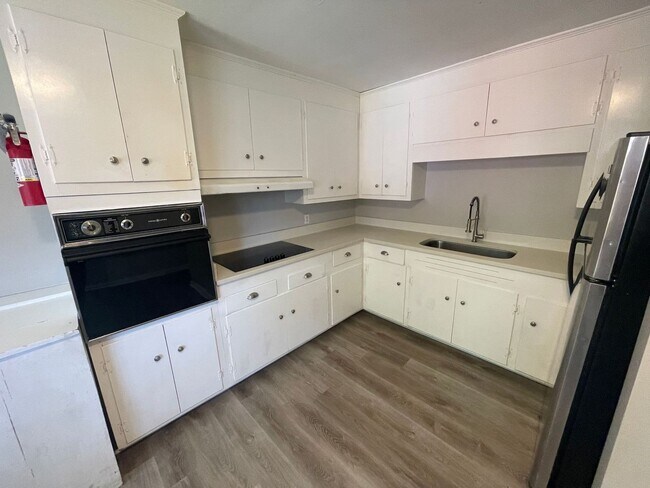 Interior Photo - SH302-Chamberlain Oaks Apartments (CHO)