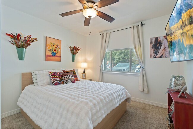 Building Photo - 1119 W 30th St