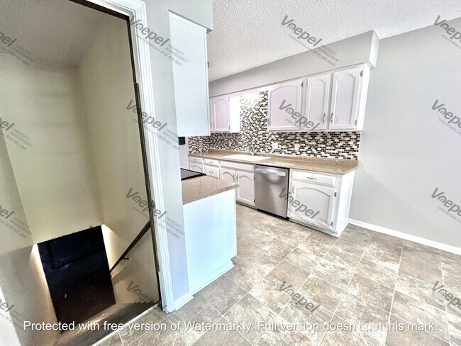 Building Photo - COMING SOON! 3 Bedroom 1.5 Bath in Blue Sp...