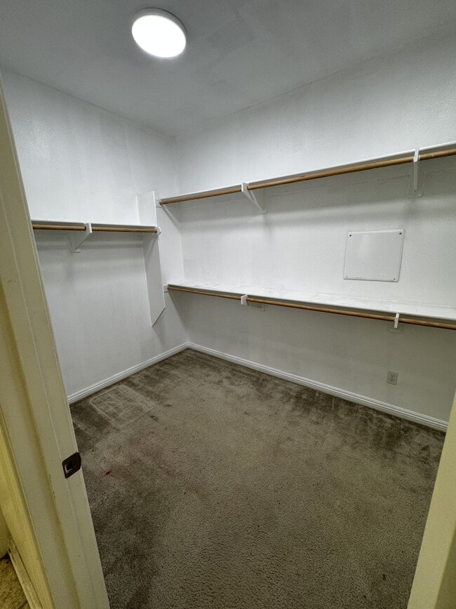 Building Photo - 9604 Prometheus Dr