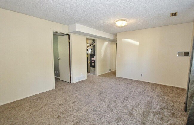 Building Photo - Spacious Home in Quiet Neighborhood