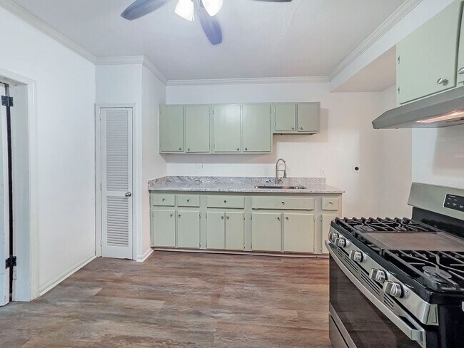 Building Photo - 1111 Lawton Pl SW