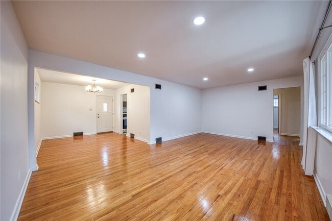 Building Photo - 5523 Rippey Pl