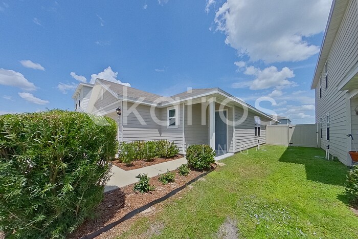 Building Photo - 8585 SW 44th Ct
