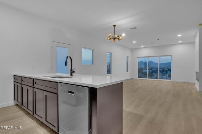 Building Photo - 1519 Golden Hill Terrace