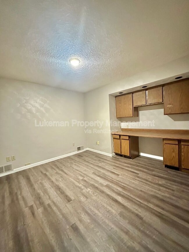 Building Photo - 833 Westmoreland Ave