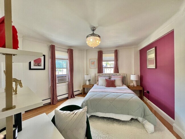 Building Photo - 1450 Beacon St