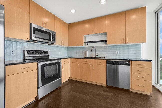 Building Photo - 5925 Almeda Rd