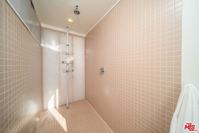 Building Photo - 46 Rose Ave