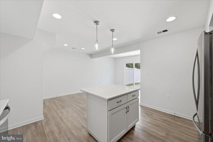 Building Photo - 658 Thumper Dr