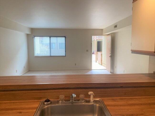 Building Photo - 1000 Linden Ave