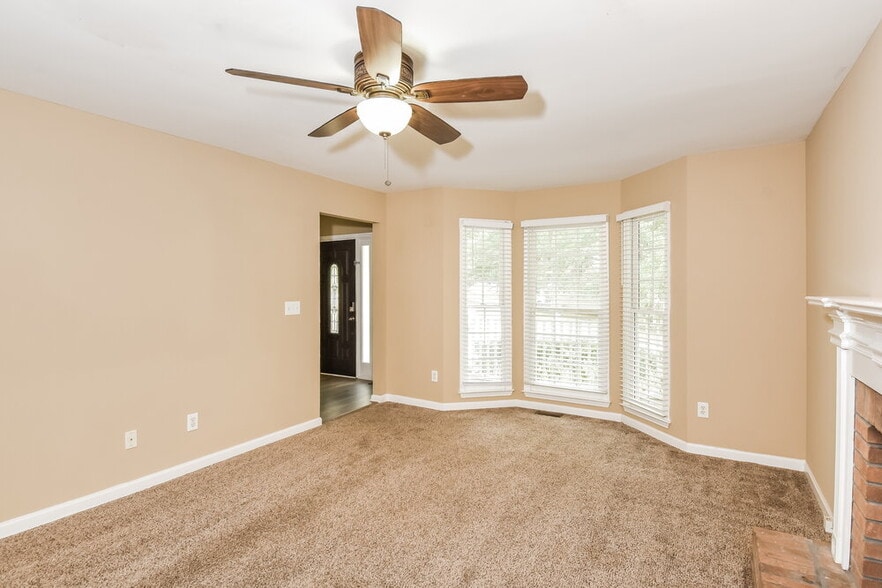 Building Photo - 16 Camden Woods Pl