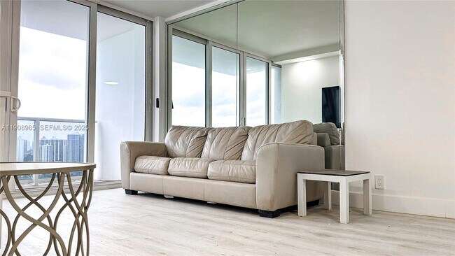 Building Photo - 3140 S Ocean Dr