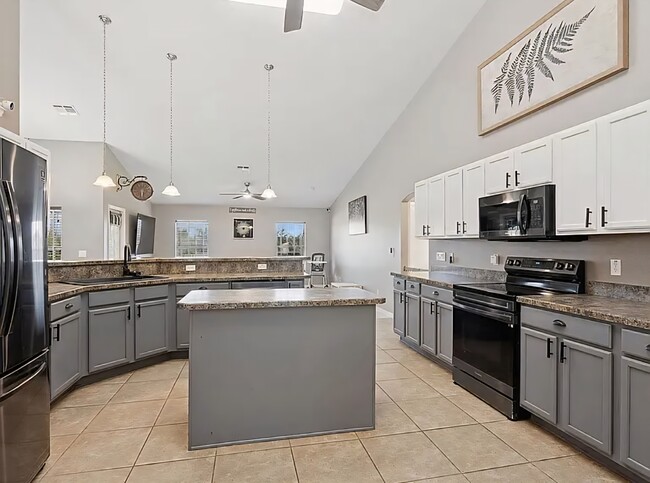 Building Photo - 1017 S Glen Meadow Loop